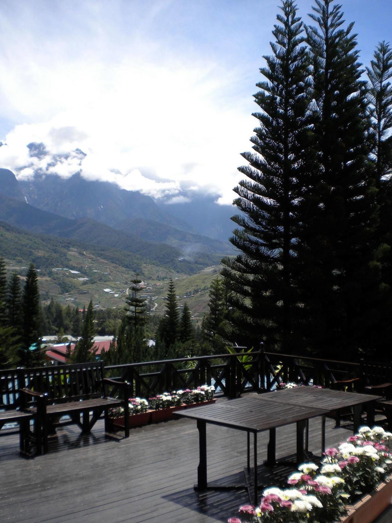 Kinabalu Pine Resort Kundasang Bagian luar foto