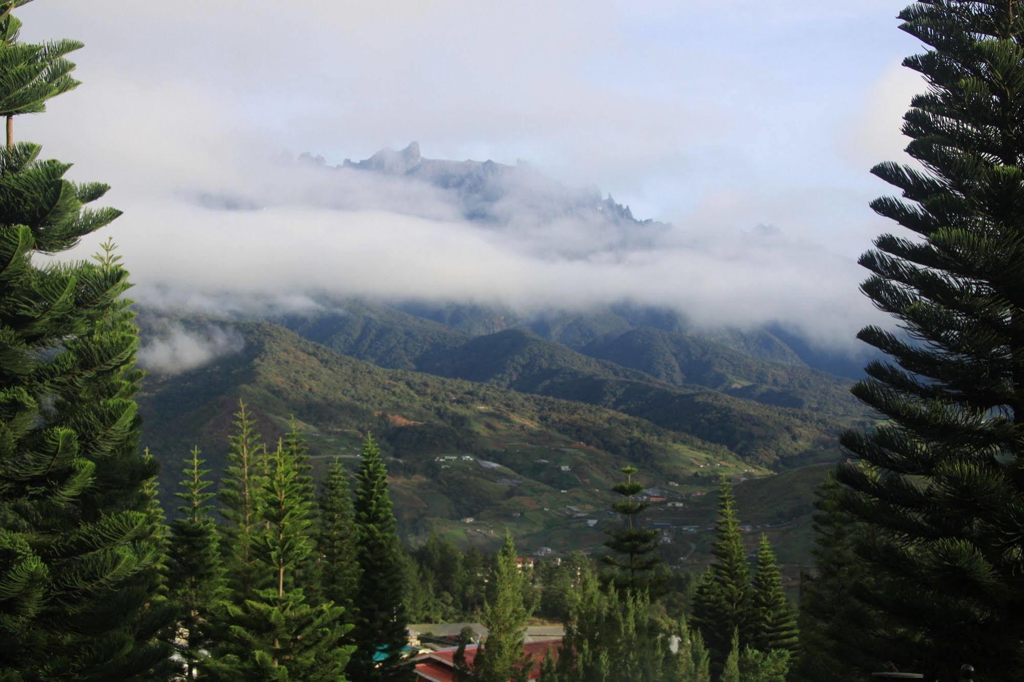 Kinabalu Pine Resort Kundasang Bagian luar foto